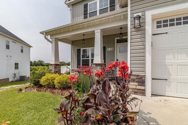 Building Photo - SPACIOUS Newer Construction Home in Pikevi...