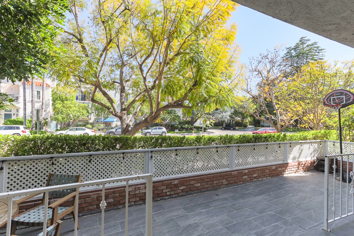 Building Photo - 4401 Moorpark Way