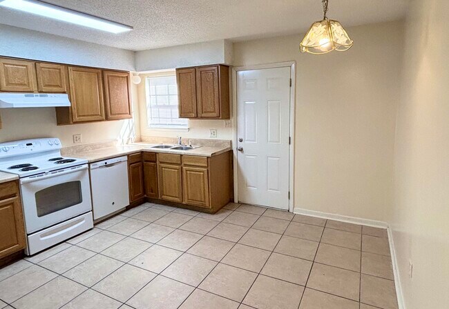 Building Photo - 705 Terrance Ct