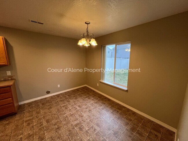 Building Photo - 3 bed house in The Landings