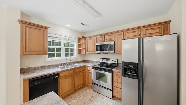 Building Photo - 3 bed, 2.5 East Brainerd Home Available NOW!