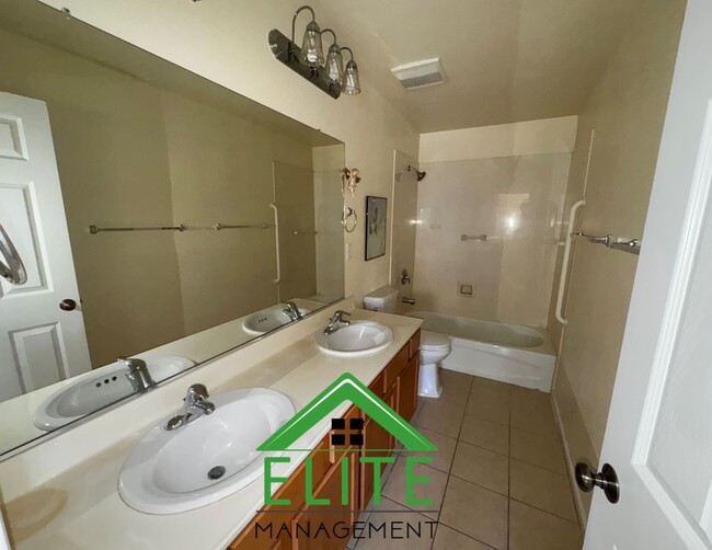 Building Photo - **Charming 4-Bed, 3-Bath Home in Prime Ros...