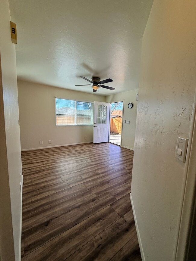 Building Photo - PM16-00412K: 4th