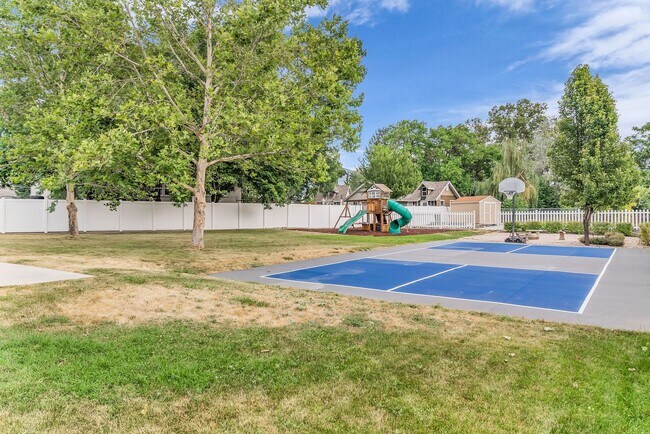 Building Photo - Spacious 7 Bed Kaysville Home with Two Kitchens