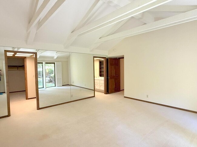Building Photo - Sprawling ranch home located in highly des...