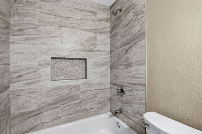 Building Photo - 621 D St