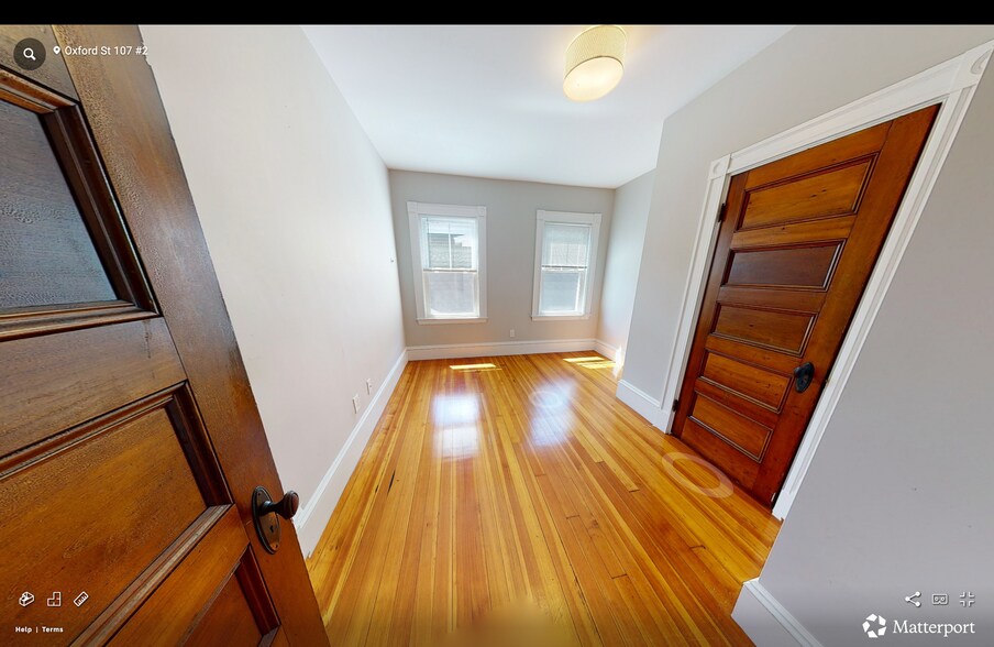 Building Photo - 107 Oxford St