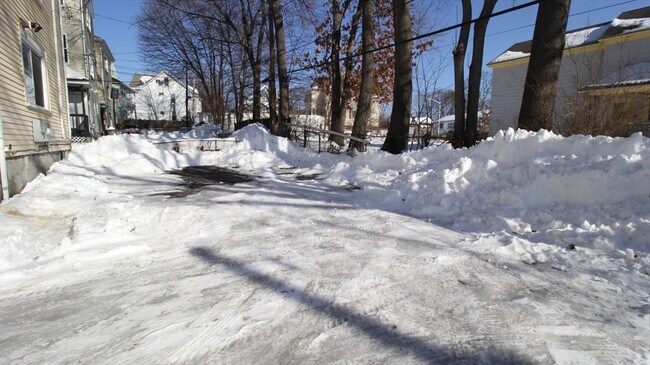 Building Photo - 94 Lovell St