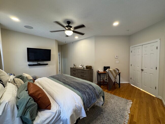 Building Photo - 329 Woodbrook Run