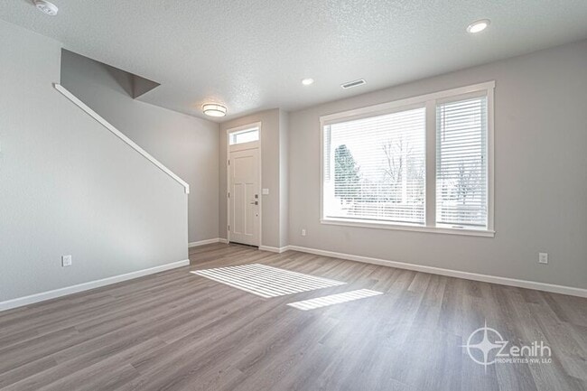 Building Photo - 16326 NE 20th St