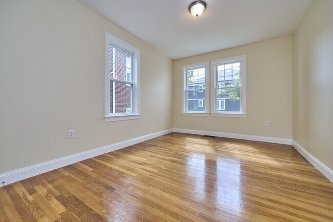 Building Photo - 17 Charlemont St