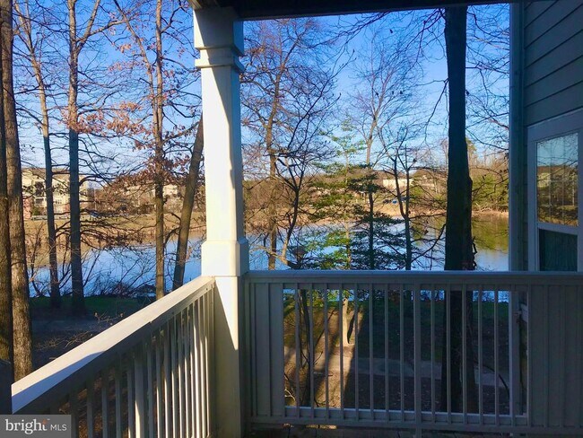 Building Photo - 1720 Lake Shore Crest Dr