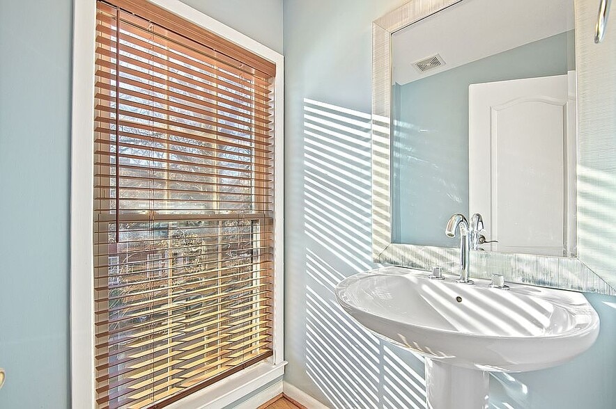 Building Photo - 2016 Fleet St