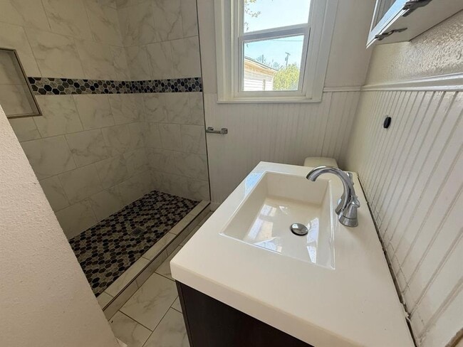 Building Photo - 105 S Magnolia St