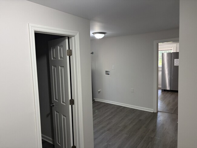 Building Photo - 2 Bed / 1 Bath Rental House in Huntsville, AL 35811