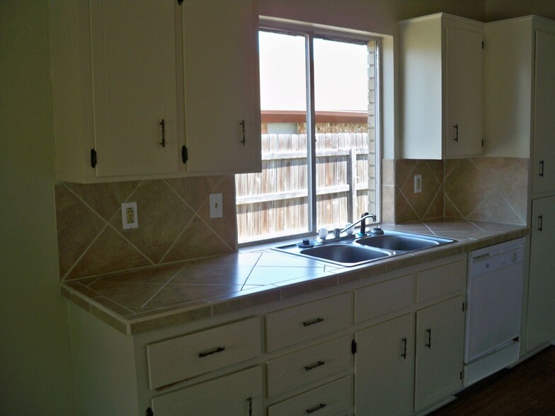 Building Photo - 2903 Janis Dr