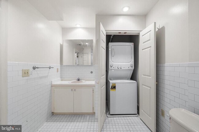 Building Photo - 48 N Front St