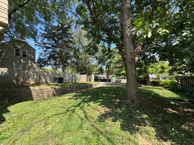 Building Photo - 738 E Meyer Blvd