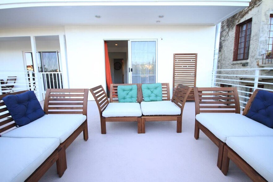 Building Photo - 2060 Glencoe Way