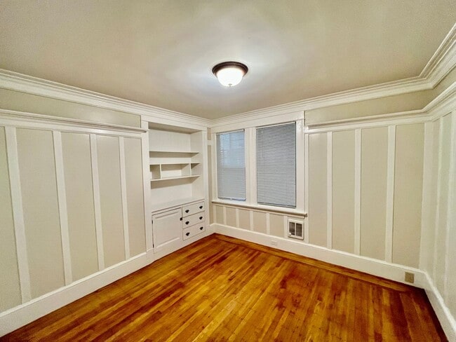 Building Photo - PM0206