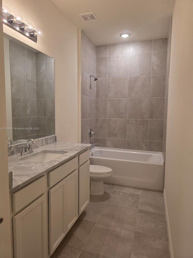 Building Photo - 408 NW 31st Pl