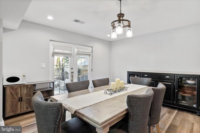 Building Photo - 408 Blue Ridge Ave NE