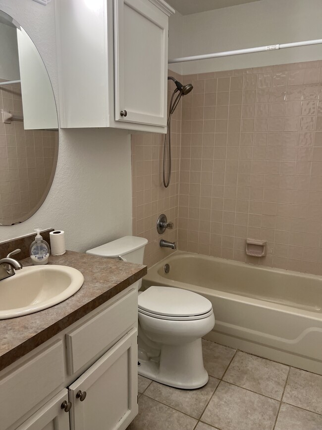 Building Photo - 9712 Grissom Dr