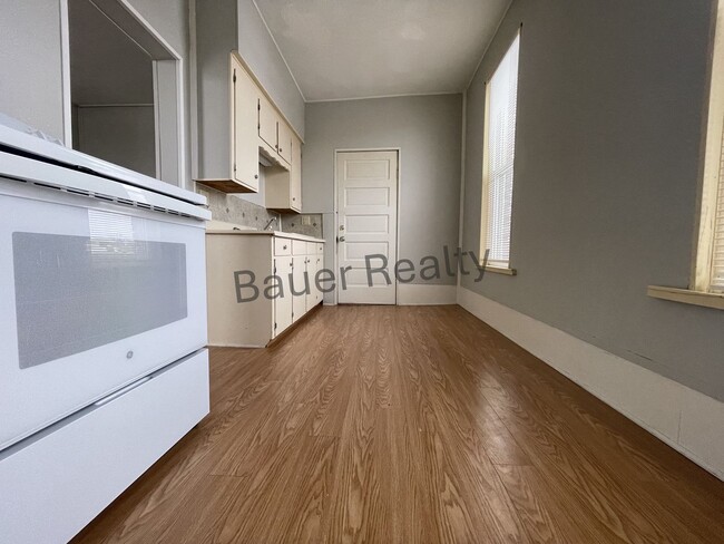 Building Photo - ad108