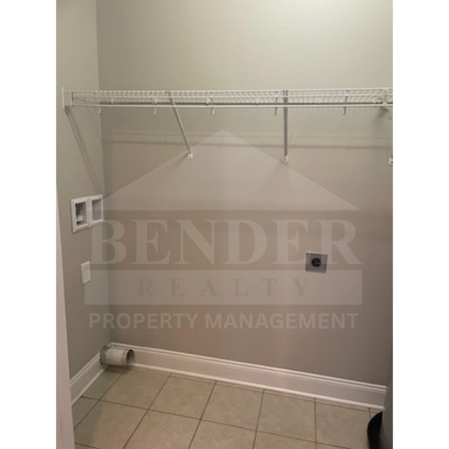 Building Photo - BEAUTIFUL TOWNHOME