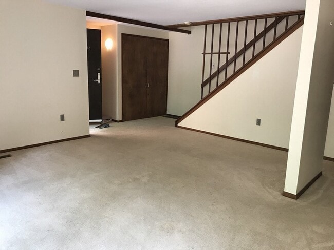 Building Photo - 604 Old Stone Brook