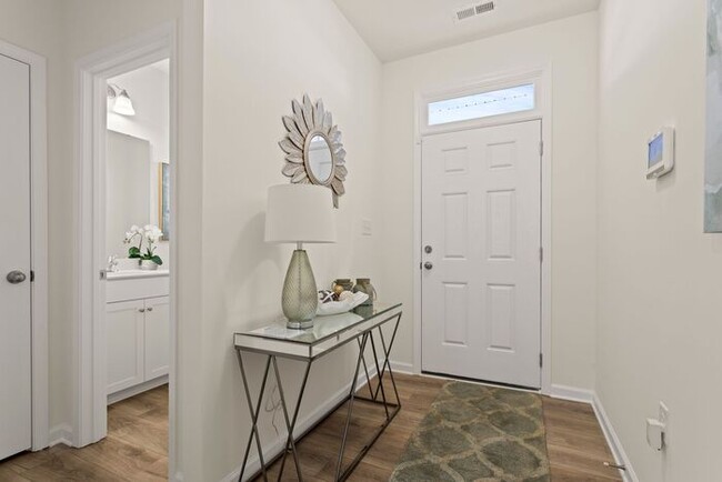 Building Photo - Stunning new 3-bedroom townhouse now avail...