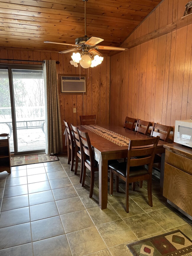 Building Photo - 300 Bay Point Dr