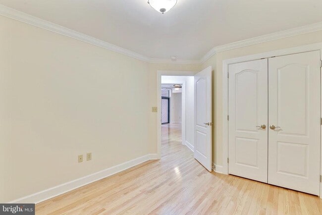 Building Photo - 502 W Broad St