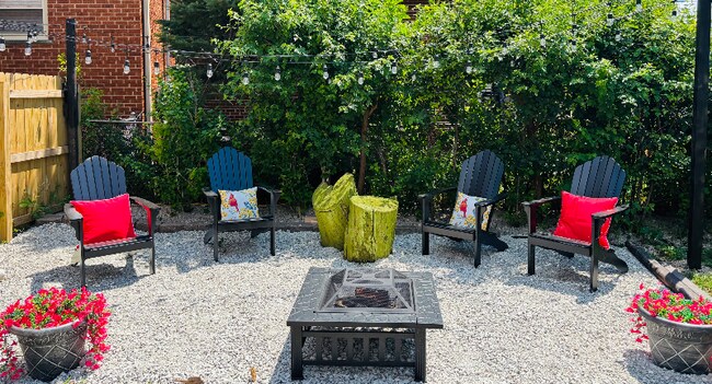 Building Photo - 10624 Mayfield Ave