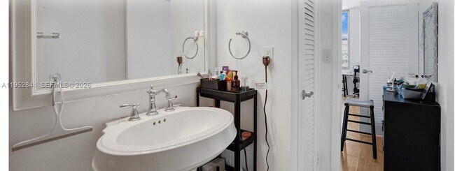 Building Photo - 2899 Collins Ave