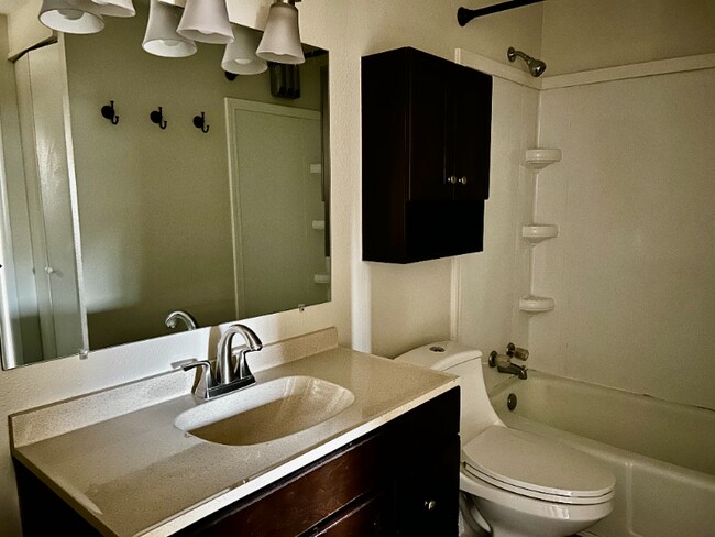 Building Photo - 1115 N Texas St