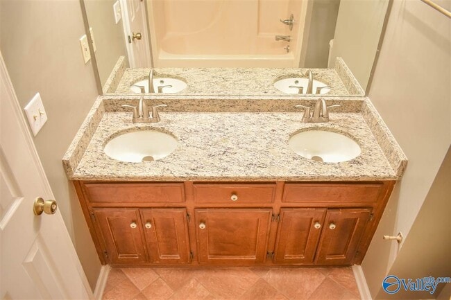 Building Photo - 105 Buttercup Ln