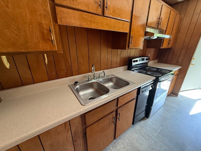 Building Photo - 586 Franklin St