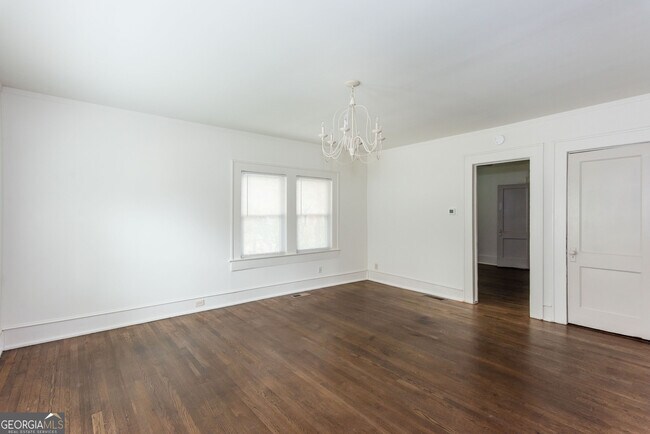 Building Photo - 2870 Cheney St