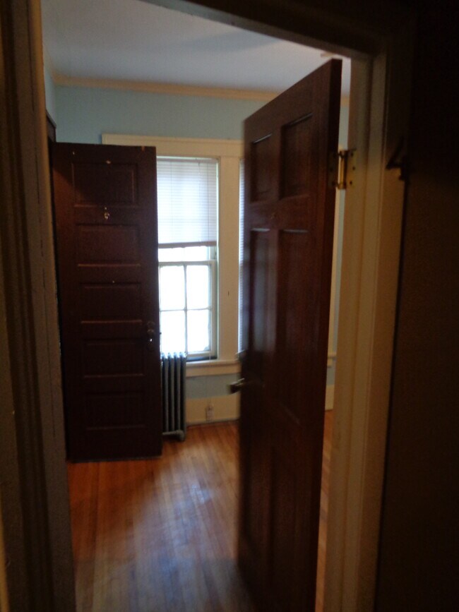 Building Photo - 313 Augusta Ave
