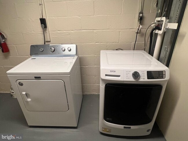 Building Photo - 800 Jefferson St NE