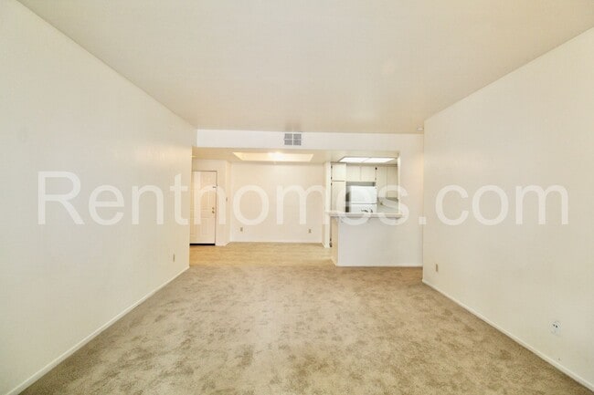 Building Photo - 510 Camino De La Reina