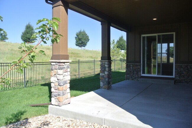 Building Photo - 5Bed/3.5Bath Home in Blackstone Country Club Community