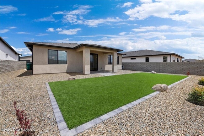 Building Photo - 5985 Finch Pl