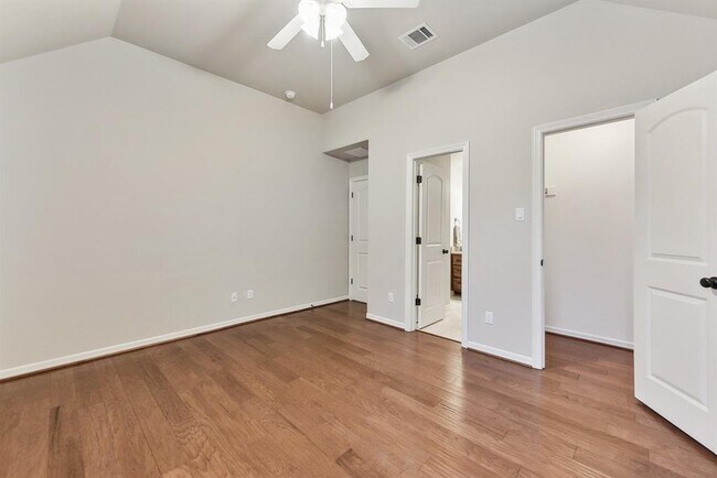 Building Photo - 2120 Park Pl Cir