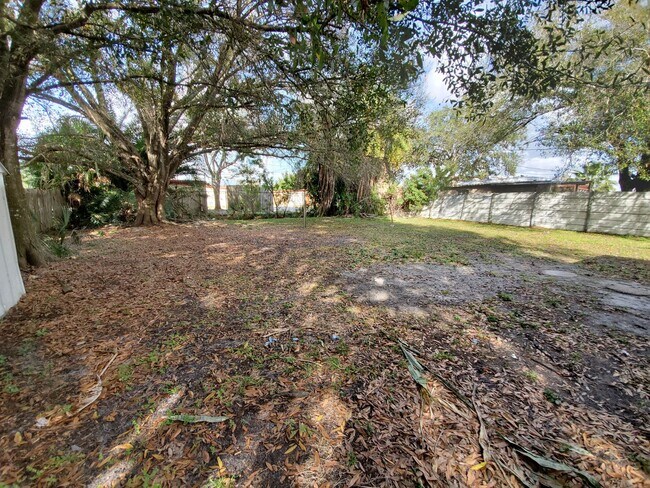 Building Photo - 3 bed / 2 bath Annual Rental Home in Brade...