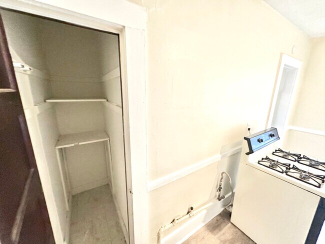 Building Photo - 1019 W Main St