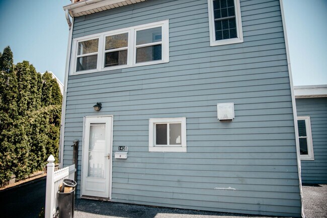 Building Photo - 143 S Union St