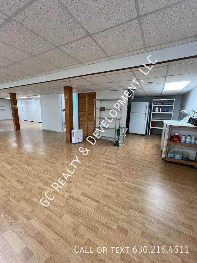 Building Photo - 1210 S Capri Terrace