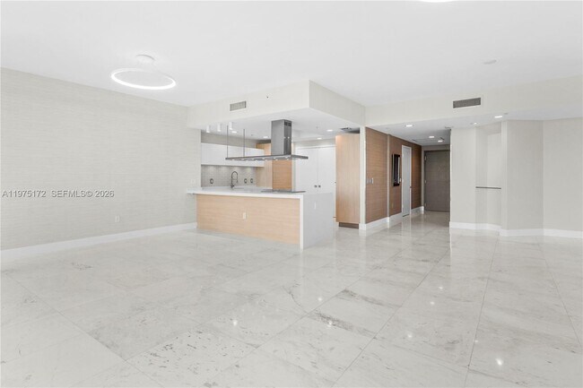 Building Photo - 17301 Biscayne Blvd